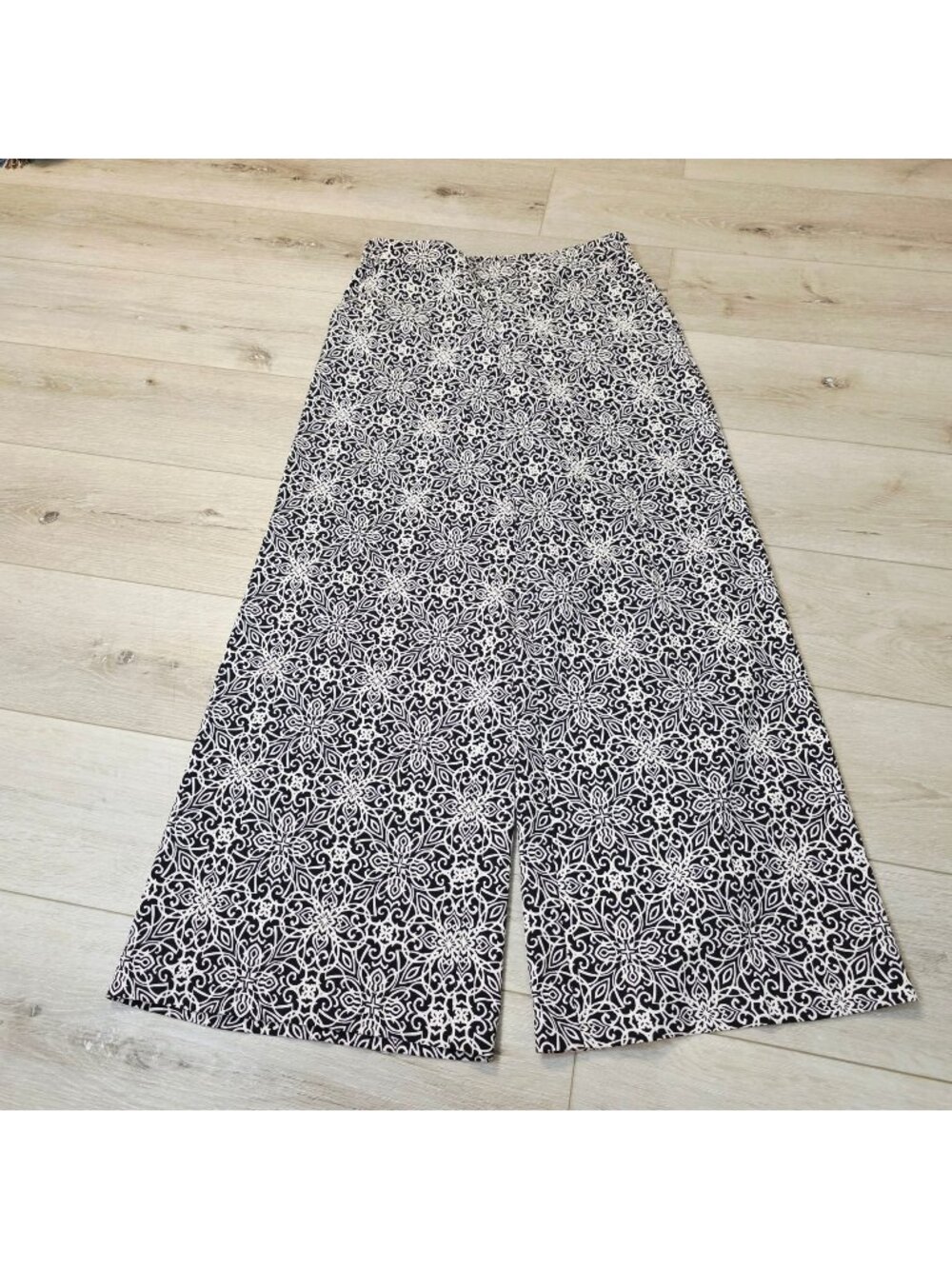 NY & Co. Black White Wide Leg Palazzo Pants Geometric Medallion Floral Sz M Boho